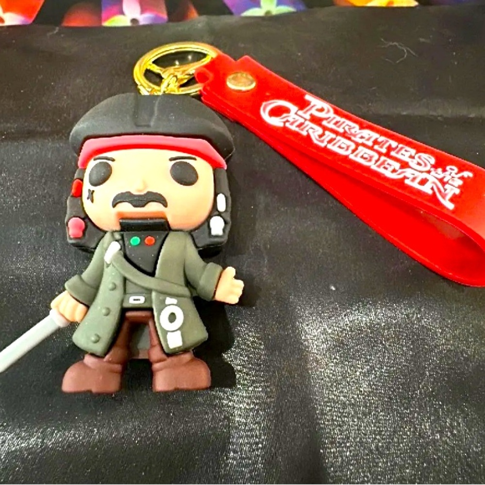 Pirates of the Caribbean Jack sparrow silicone keychain black​